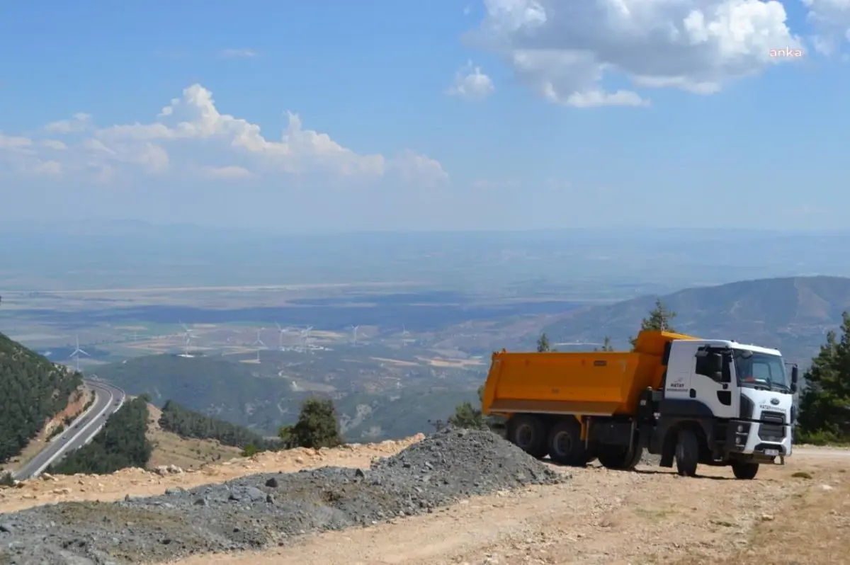 Hatay Büyükşehir, Yol Çalışmalarına Devam Ediyor