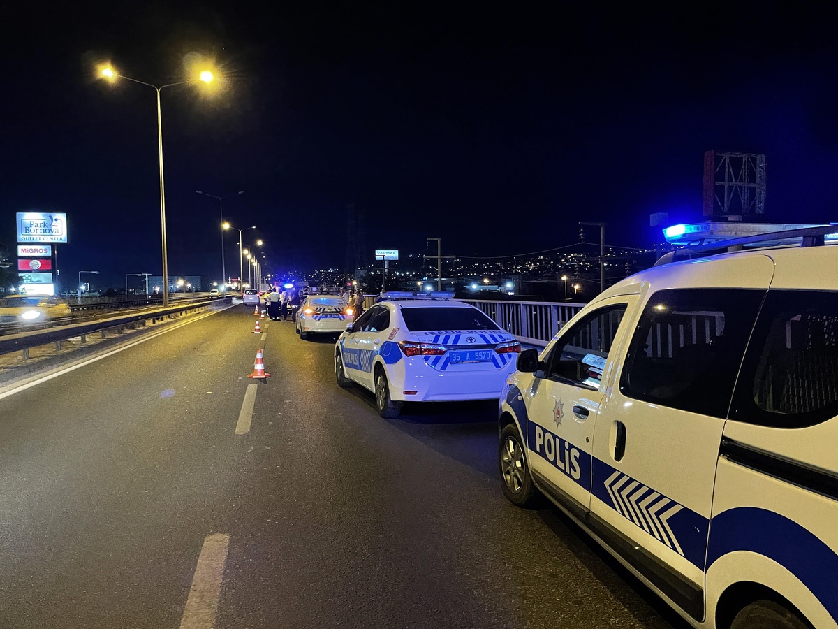Son dakika... İzmir\'de kamyona arkadan çarpan motosiklet sürücüsü öldü