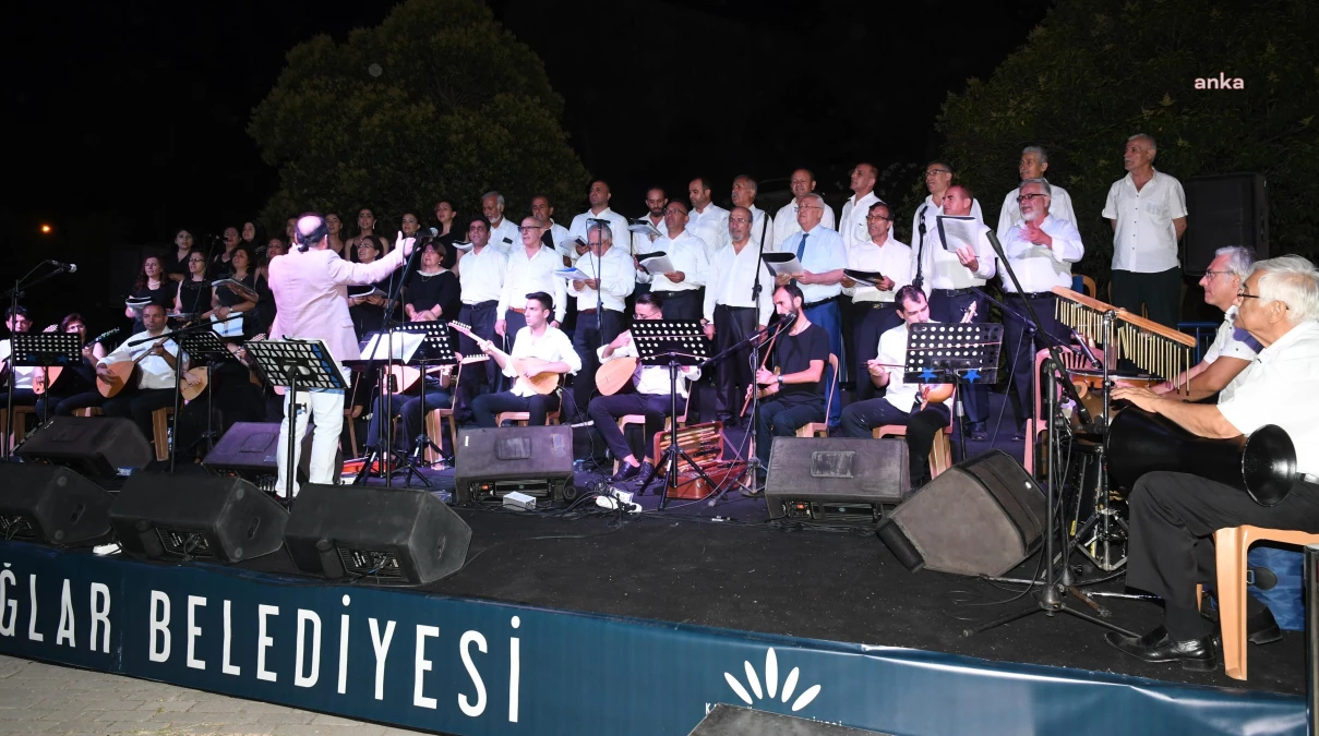 Karabağlar Belediyesi Türk Halk Müziği Korosu\'ndan Yaz Konseri