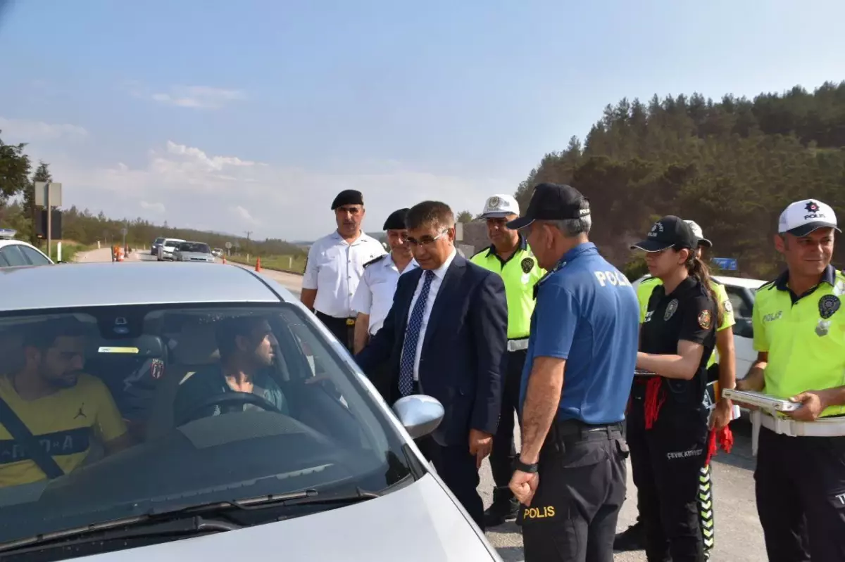 Karabük Valisi Gürel, emniyet kemeri denetiminde sürücüleri uyardı