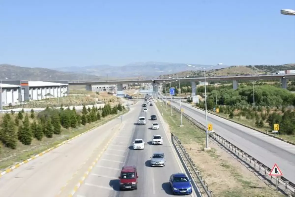 \'Kilit kavşak\'ta bayram trafiği