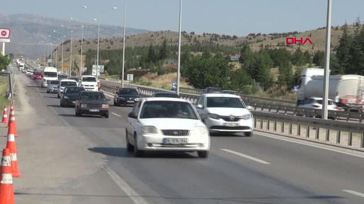 'Kilit kavşak'ta bayram trafiği (2)