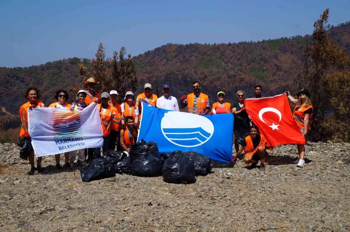 Marmaris\'te Yanan Alanlarda Temizlik Yapıldı