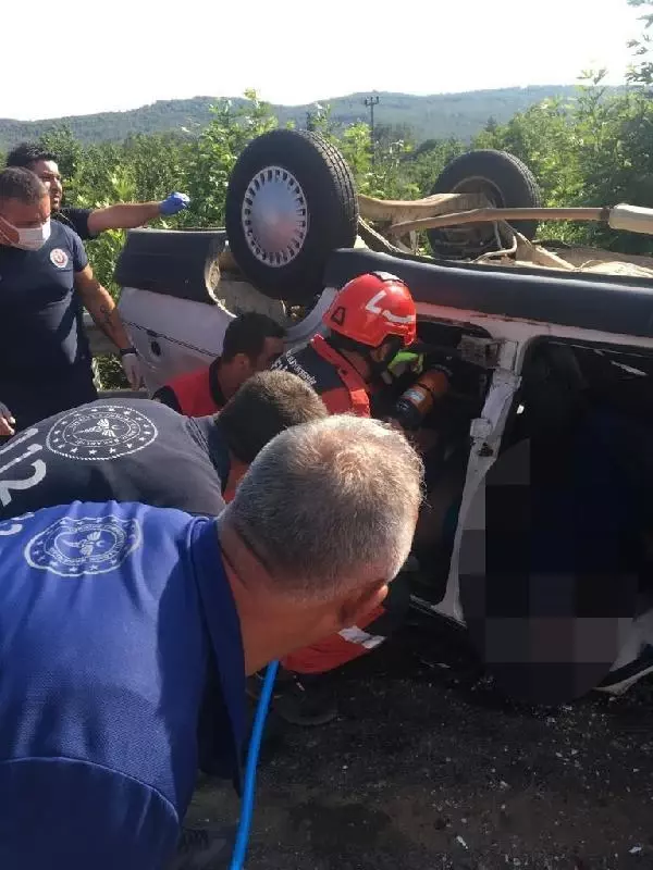 MUĞLA'DA 3 OTOMOBİLİN KARIŞTIĞI KAZADA KARI- KOCA ÖLDÜ; 2'Sİ ÇOCUKLARI 5 YARALI