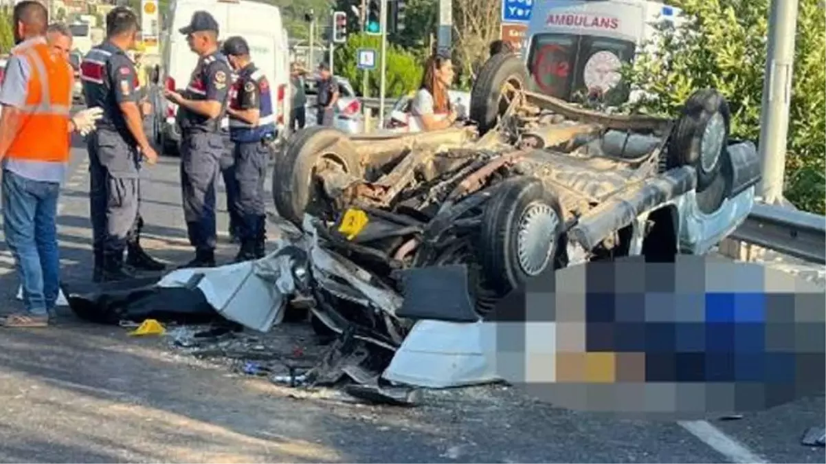 Bayram tatili yolunda feci kaza! Evli çift hayatını kaybetti, 2 çocuğu dahil 5 kişi yaralandı