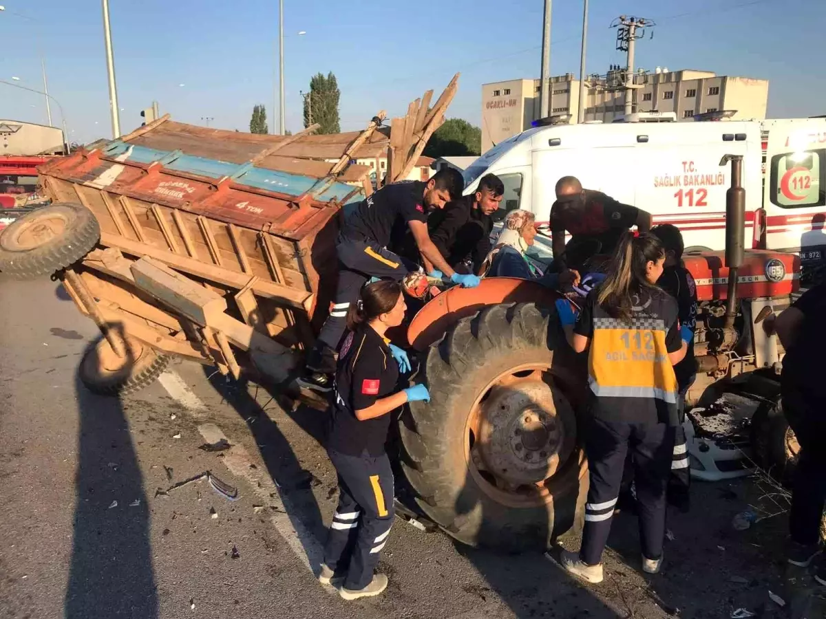 Son dakika haberleri | Otomobil traktörle çarpıştı: 6 yaralı