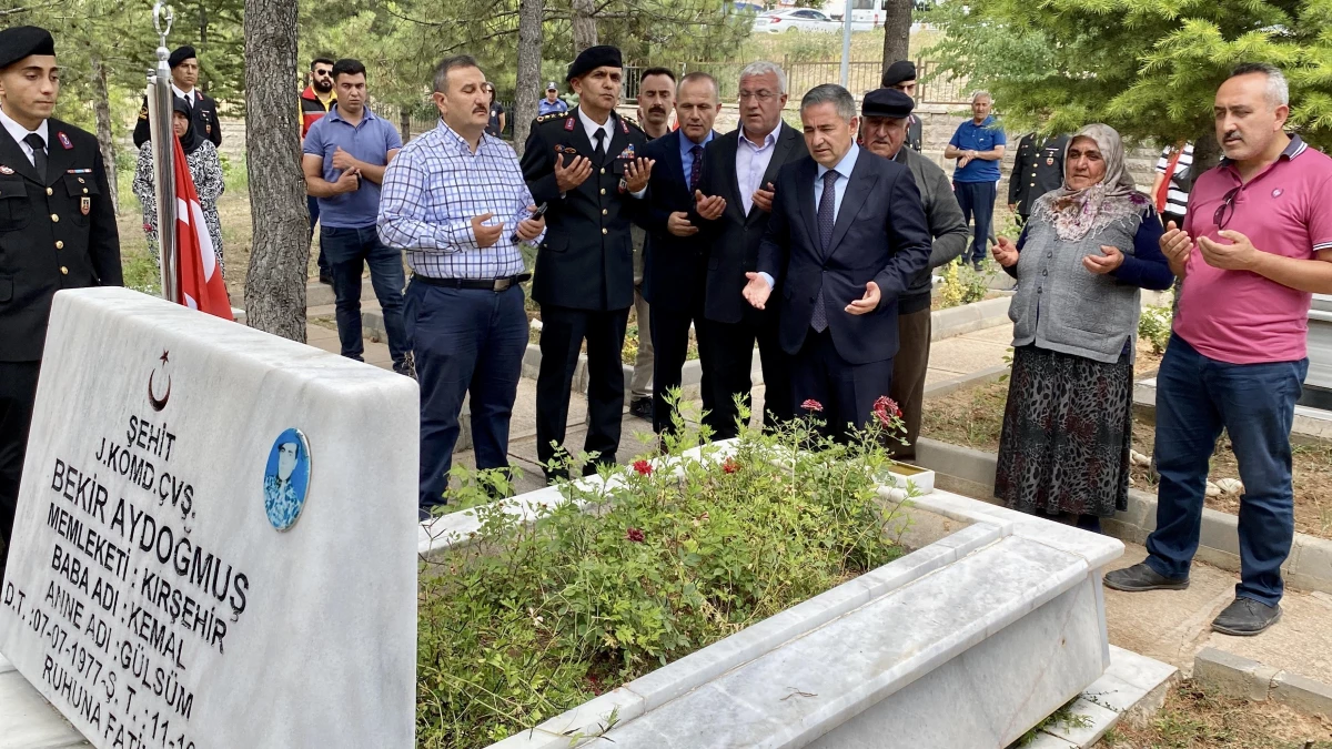 Sivas, Kırşehir ve Yozgat\'ta Kurban Bayramı arifesinde şehitlikler ziyaret edildi