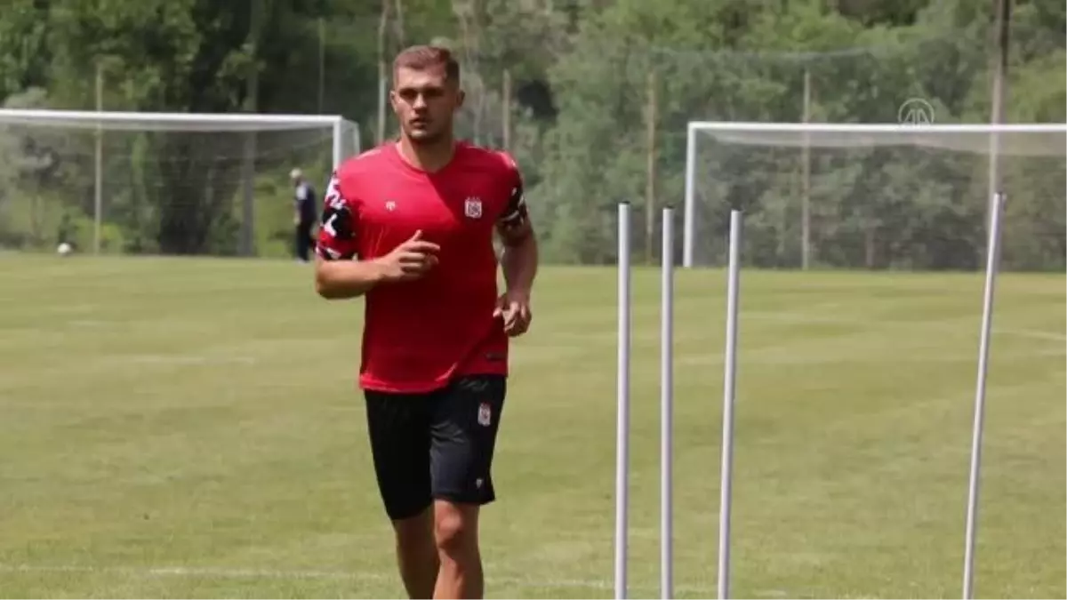 Sivasspor, Polonyalı oyuncu Karol Angielski\'yi transfer etti