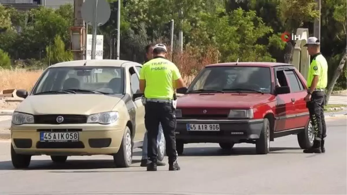 Sürücülere mesir lokumlu trafik denetimi