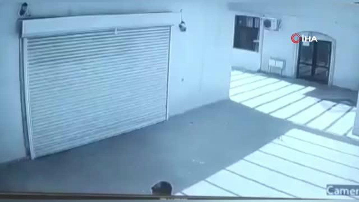 Son dakika: Taziye evinin klimasını çalan hırsızlar kameraya takıldı
