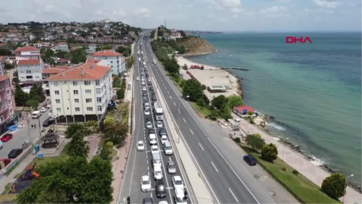 BAYRAMIN İLK GÜNÜNDE TATİLCİLER ARAÇ KUYRUĞU OLUŞTURDU