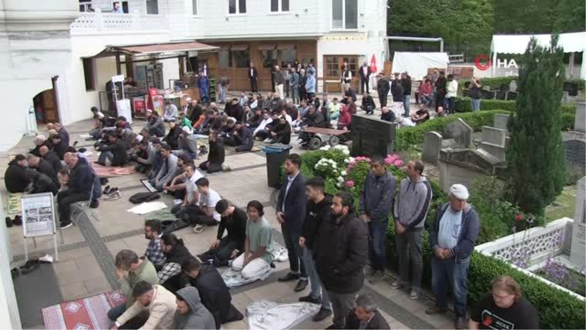 Son dakika haberleri: Berlin\'de Müslümanlar Şehitlik Camii\'nde bayramlaştı