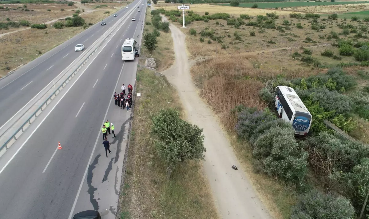 Çanakkale\'de yoldan çıkan yolcu otobüsündeki 7 kişi yaralandı