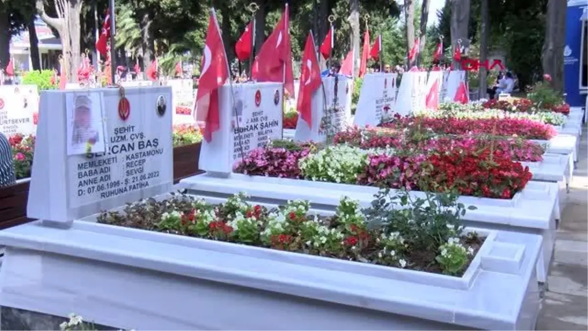 Son dakika haberi! EDİRNEKAPI ŞEHİTLİĞİ\'NDE BURUK BAYRAM