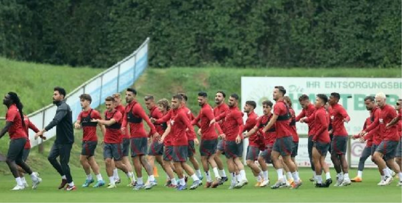 Galatasaray\'da transfer çalışmaları sürüyor