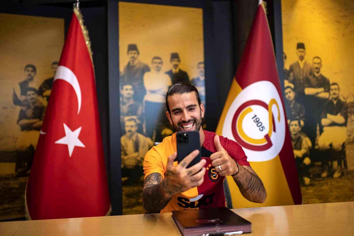 Galatasaray, Sergio Oliveira\'yla 4 yıllık sözleşme imzaladı