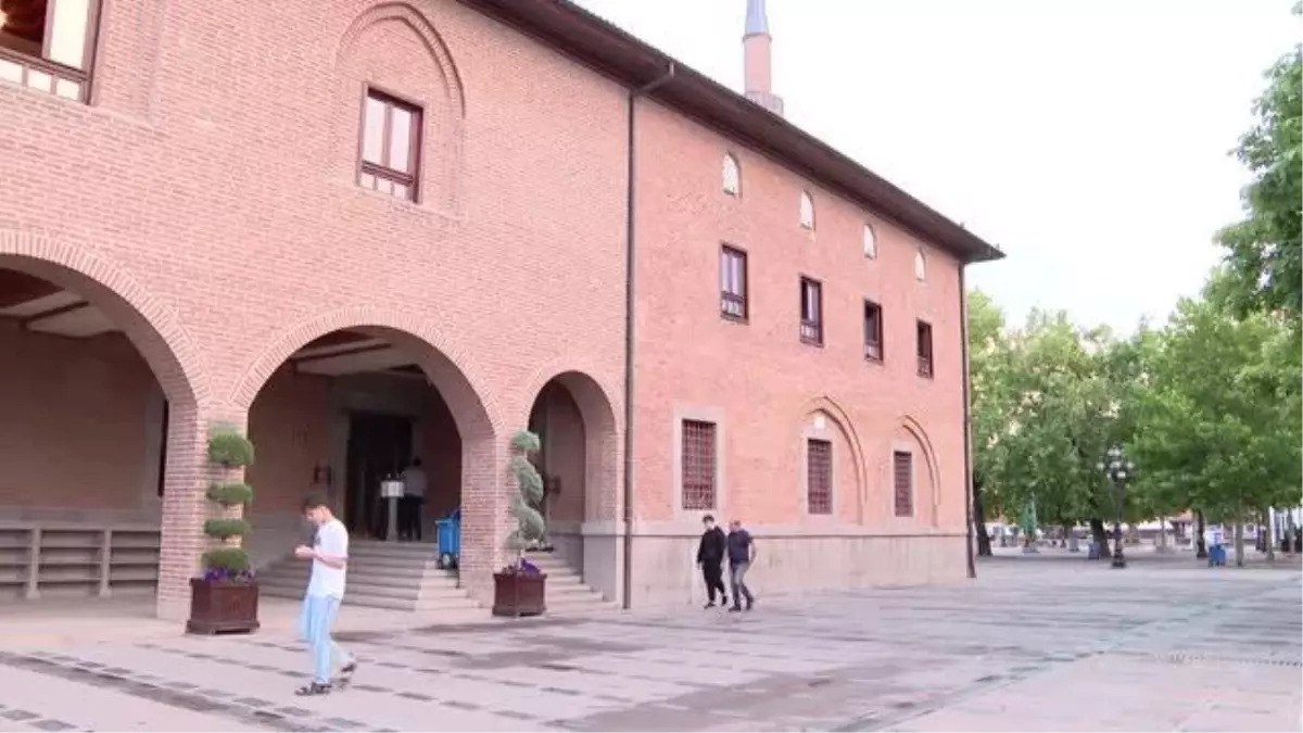 Hacı Bayram Veli Camii\'nde Kurban Bayramı namazı kılındı