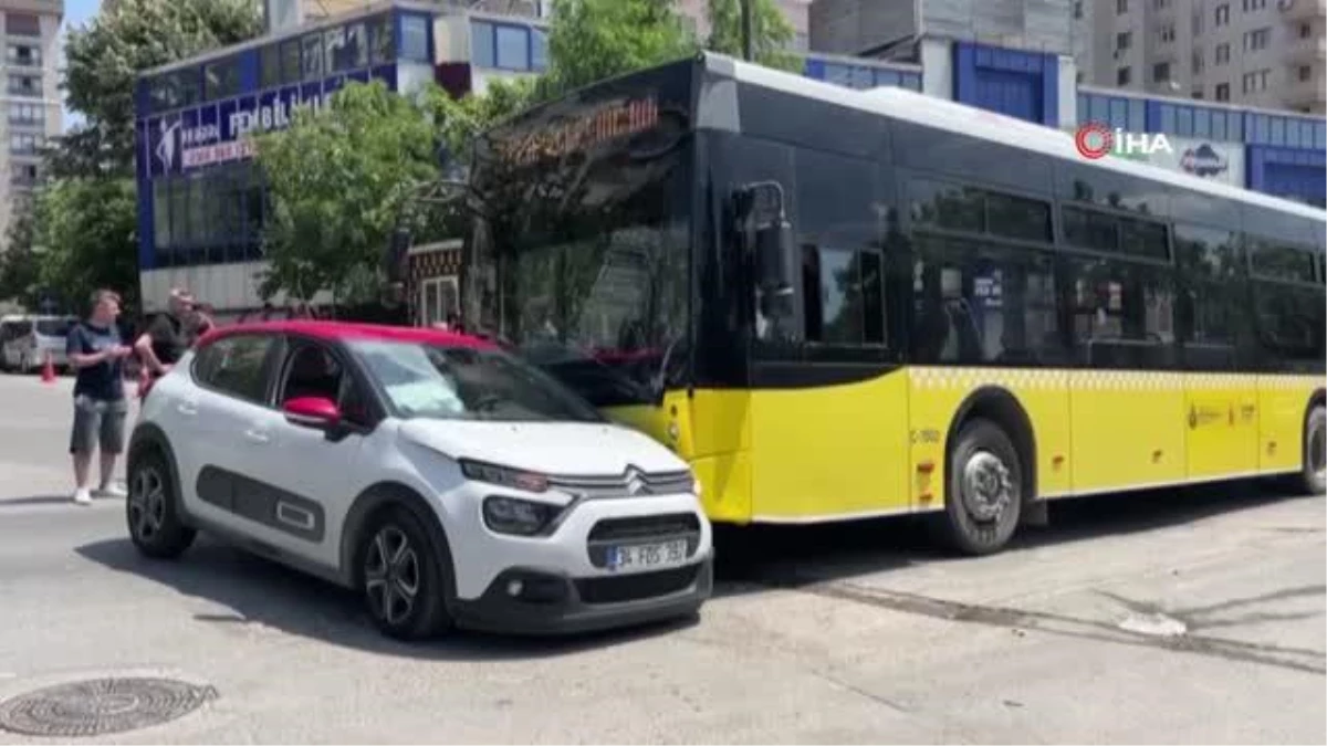 Son dakika haber: Kadıköy\'de İETT otobüsü ile otomobil çarpıştı: 3 yaralı