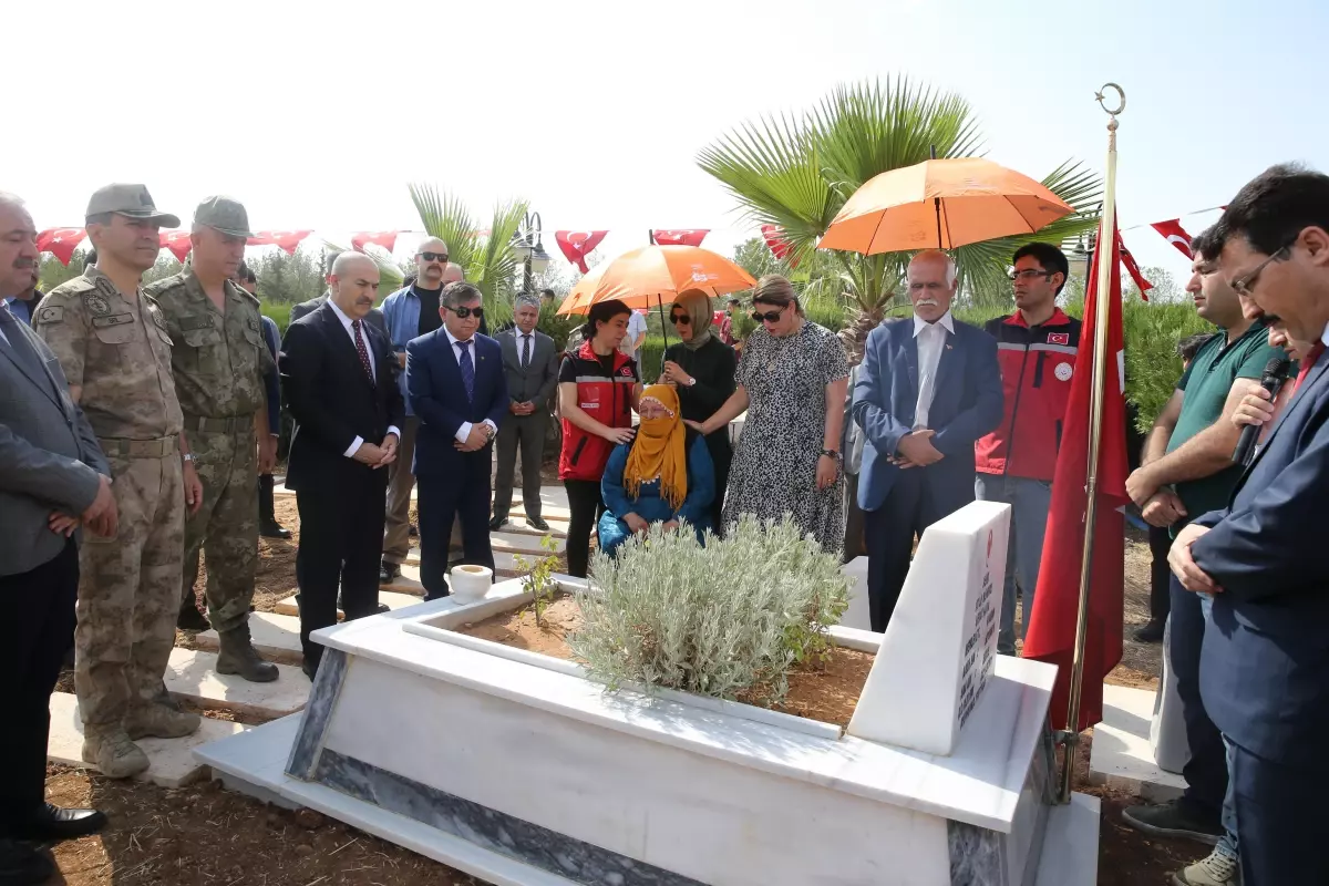 Son dakika haberi: Vali Demirtaş, güvenlik güçleri ve şehit aileleriyle bayramlaştı