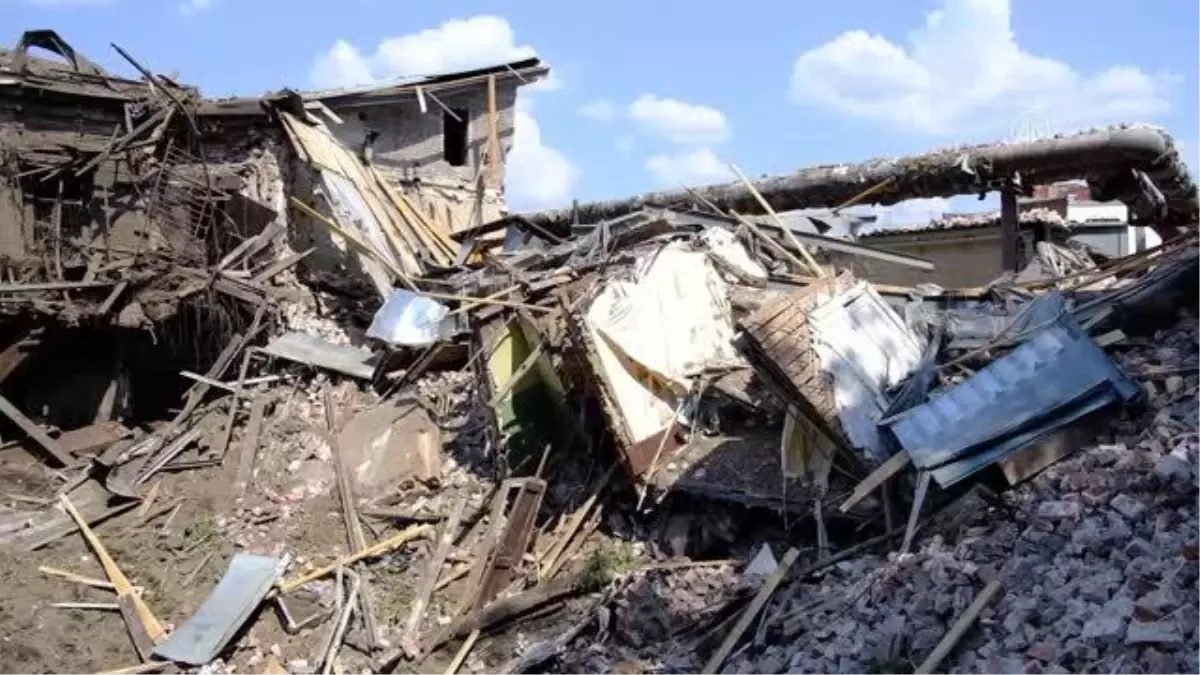 Son dakika haber! Rusya'nın Harkiv'e yaptığı saldırı sonucu sivil yerleşim yerleri zarar gördü
