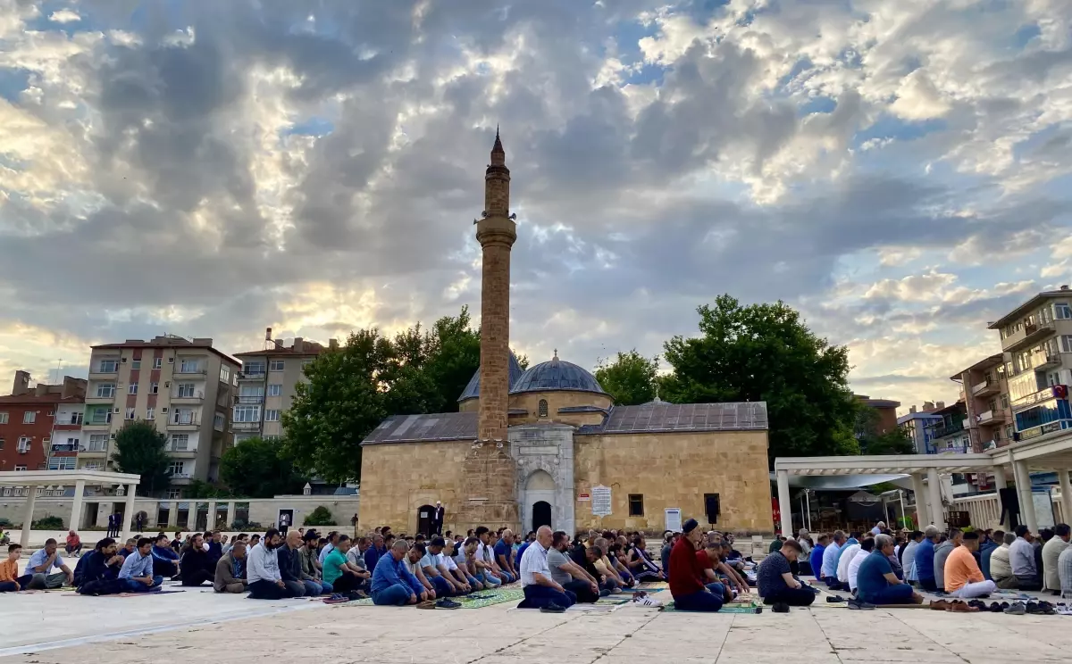 Tarihi Ahi Evran-ı Veli Külliyesi\'nde Kurban Bayramı namazı kılındı