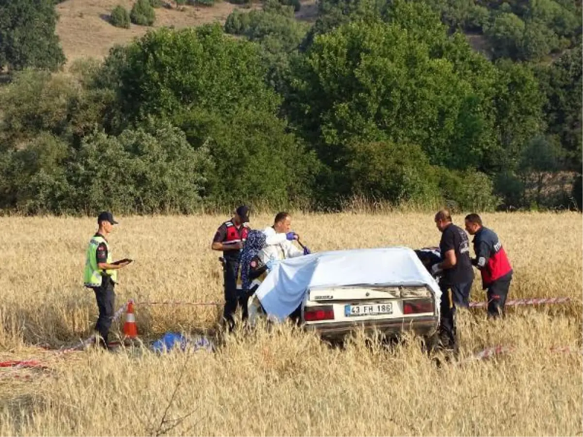 Son dakika haberleri... Tarlaya savrulup, yanan otomobilde can verdi