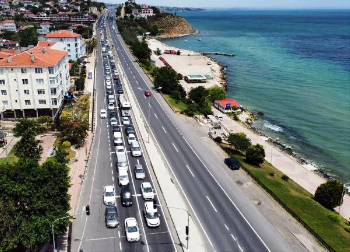 Tekirdağ girişinde kilometrelerce araç kuyruğu