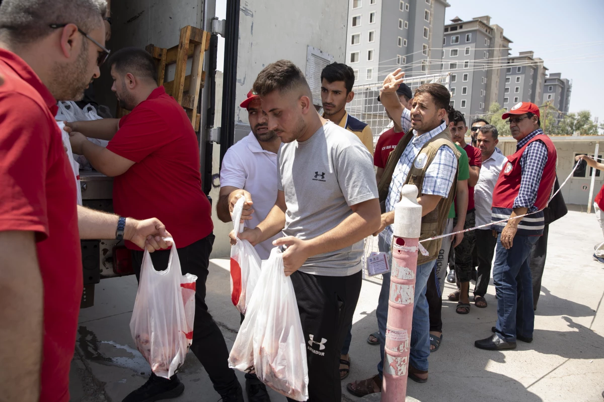 Türk Kızılaydan Erbil\'deki mülteci kamplarına kurban eti yardımı