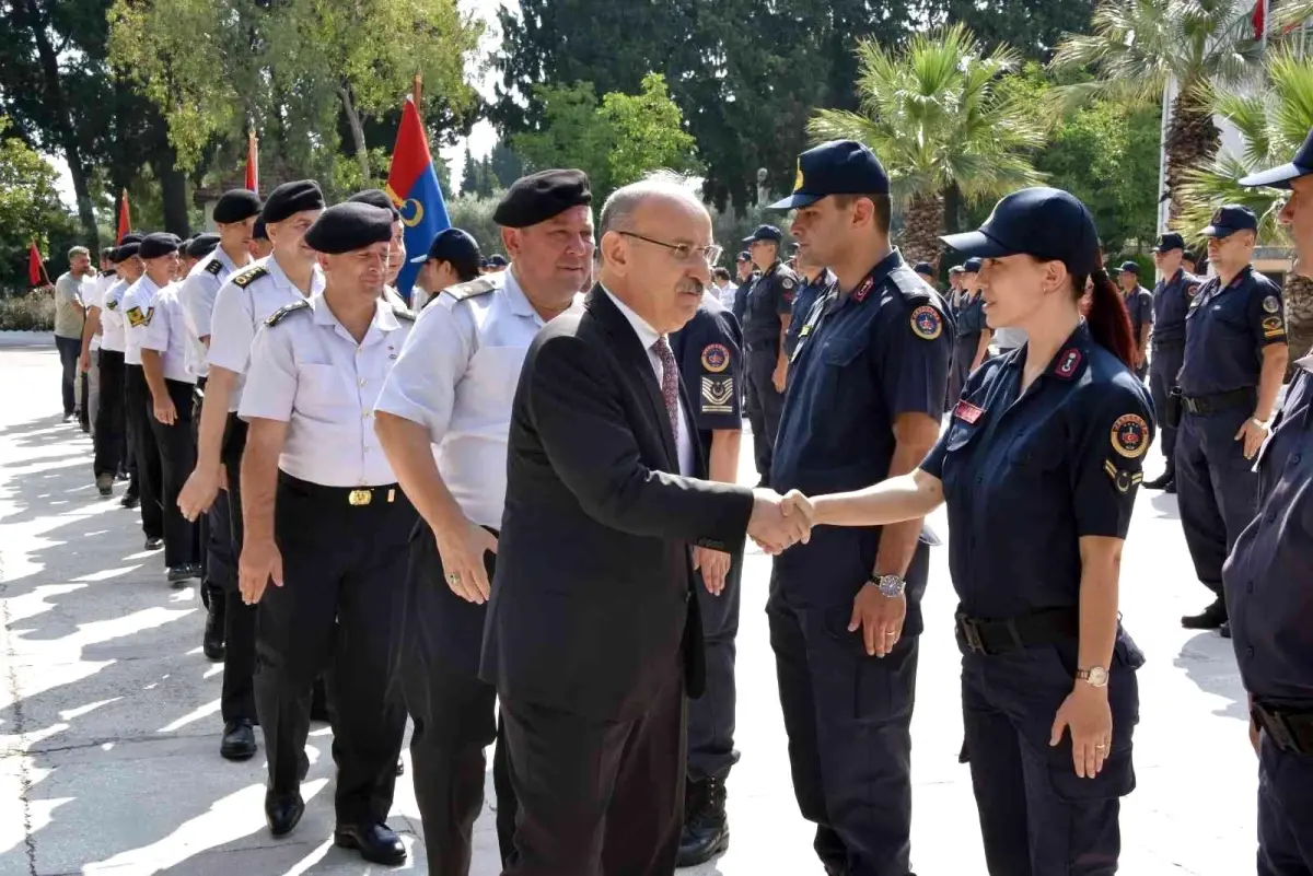 Vali Karadeniz\'den bayram ziyaretleri