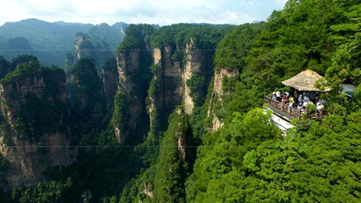 Zhangjiajie\'de Yaz Tatilinin Yaklaşmasıyla Birlikte Turizmi Destekleyecek Önlemler Alındı