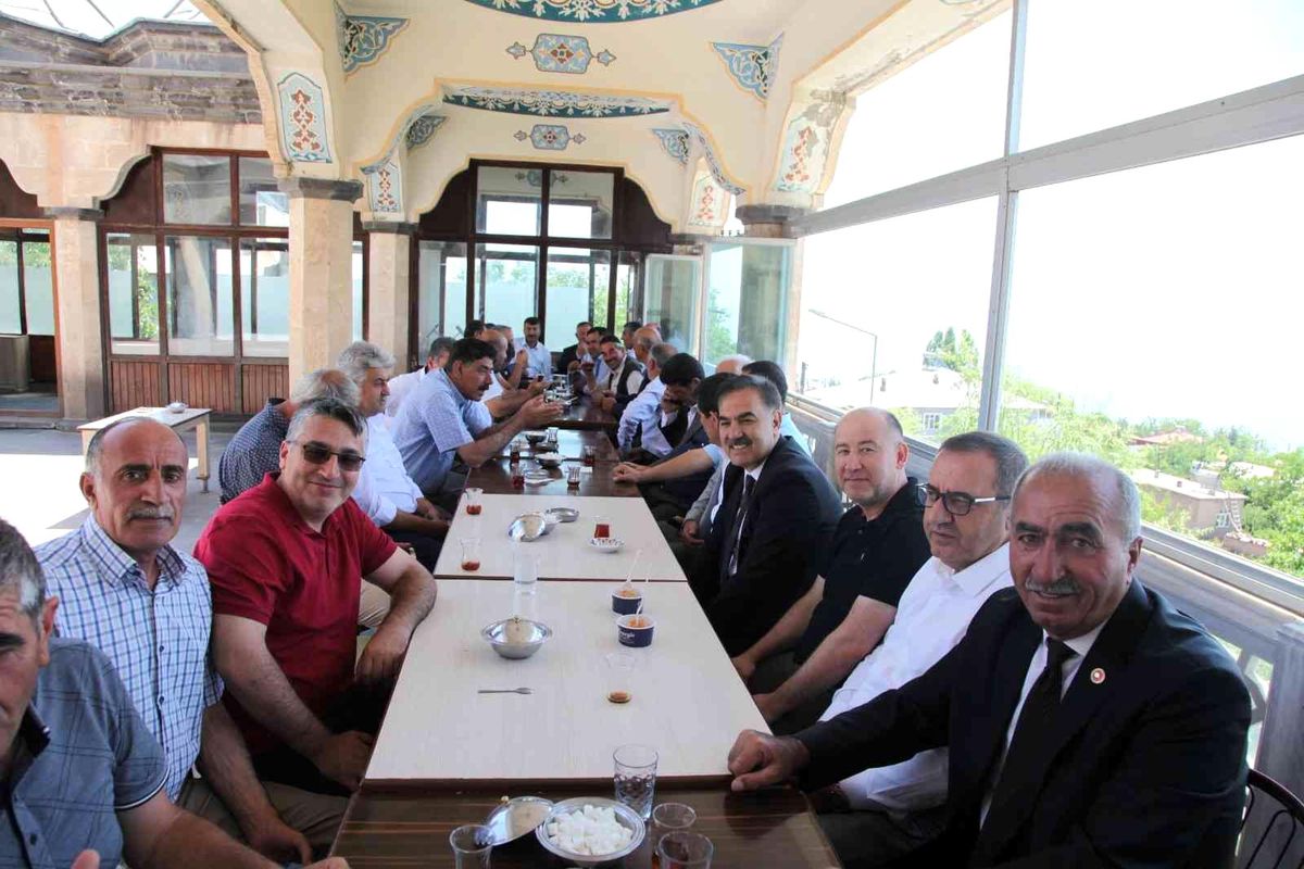 Ahlat\'ta bayramlaşma töreni