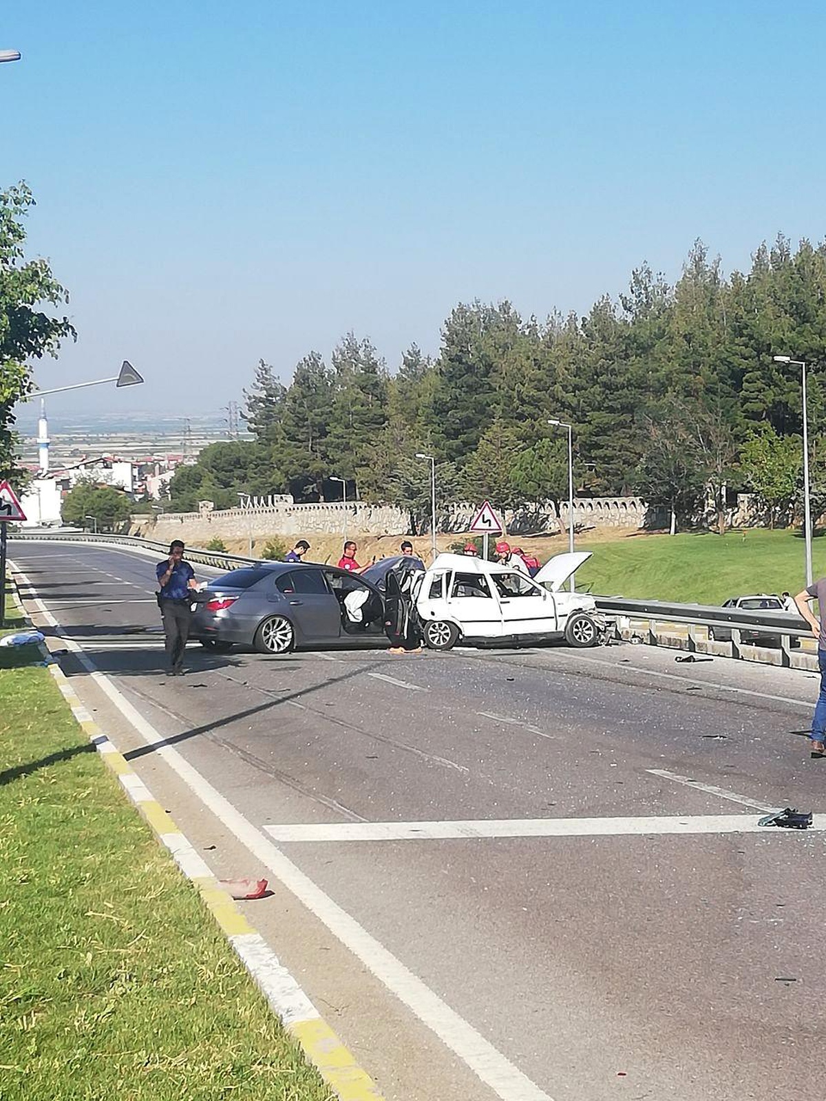 Son dakika haberleri | Aynı yöne giden otomobiller çarpıştı: 1 ölü, 7 yaralı
