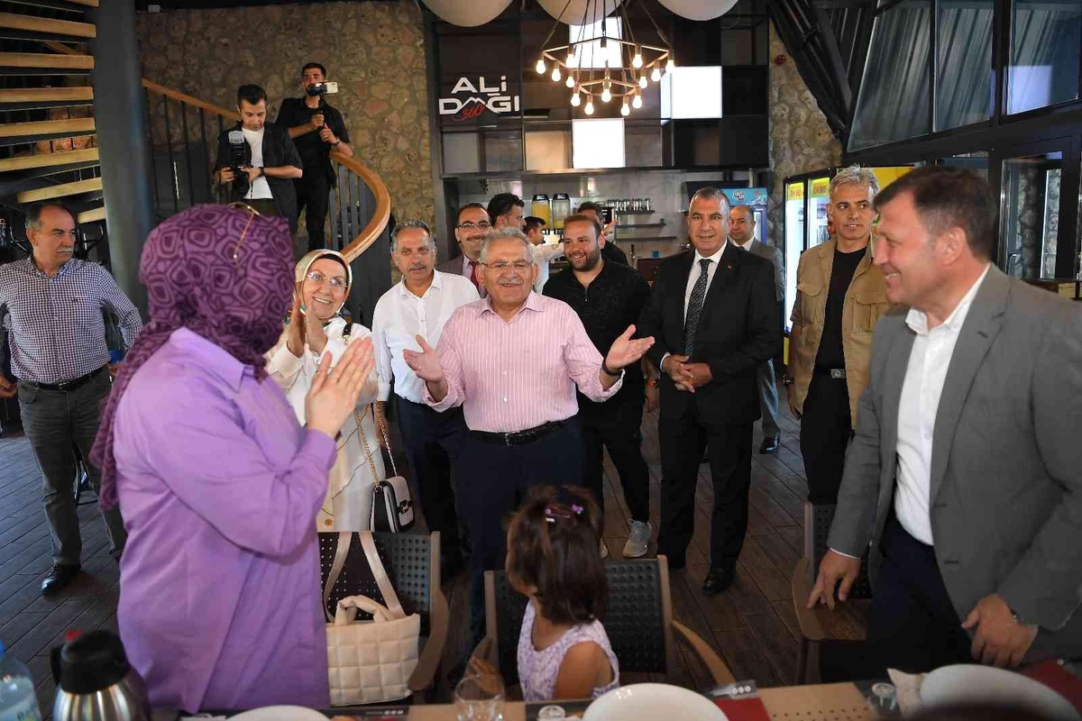 Vali Çiçek ve Başkan Büyükkılıç bayramda çocuklar ve gençlerle Ali Dağı\'nda buluştu