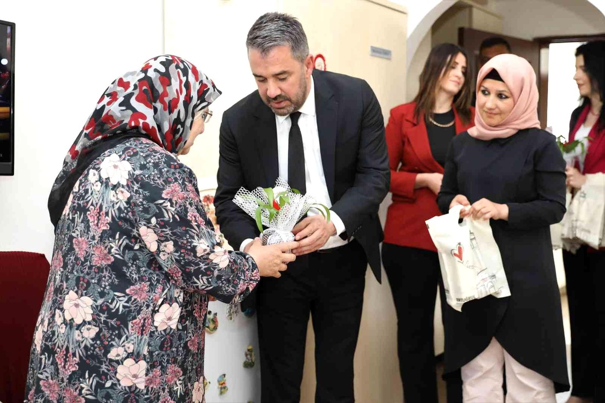 Başkan Çetin\'in ilk bayram ziyareti huzurevine