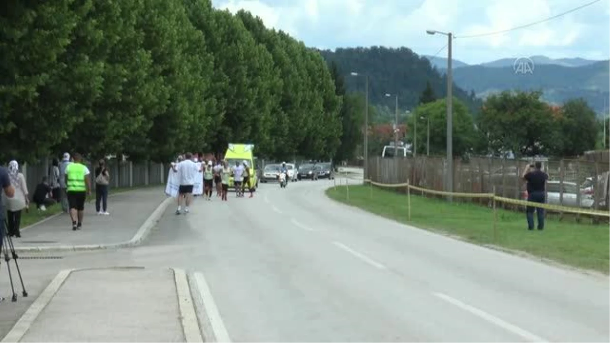 BOSNA HERSEK - Vukovar-Srebrenitsa Maratonu katılımcıları Potoçari Anıt Mezarlığı\'na ulaştı
