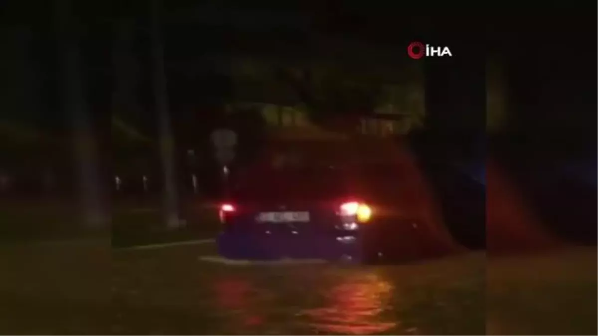 Dereye dönen yolda araçlar mahsur kaldı, sürücüler zor anlar yaşadı