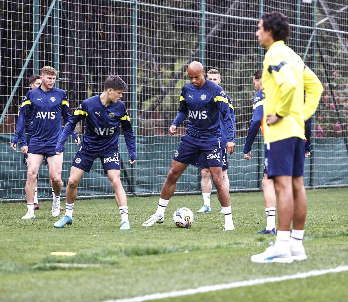 Fenerbahçe, yeni sezon hazırlıklarını sürdürdü