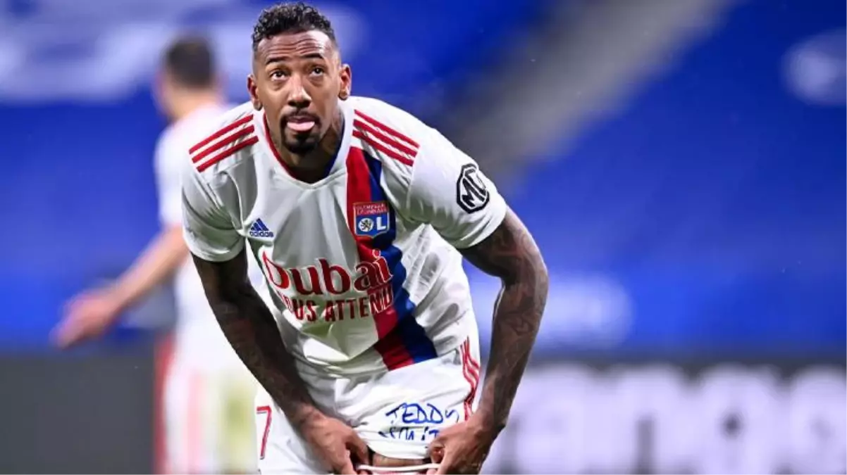 Galatasaray defansa dünya yıldızını getiriyor! Jerome Boateng\'in menajeri İstanbul\'a davet edildi