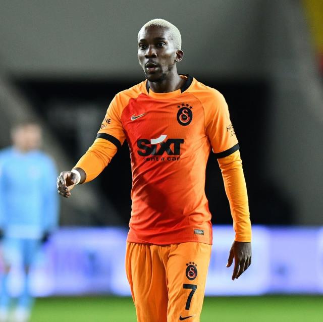 Henry Onyekuru, Süper Lig'e geri dönüyor! Nijeryalı golcü görüşmeler için İstanbul'a geldi Henry Onyekuru, Süper Lig'e geri dönüyor! Nijeryalı golcü görüşmeler için İstanbul'a geldi