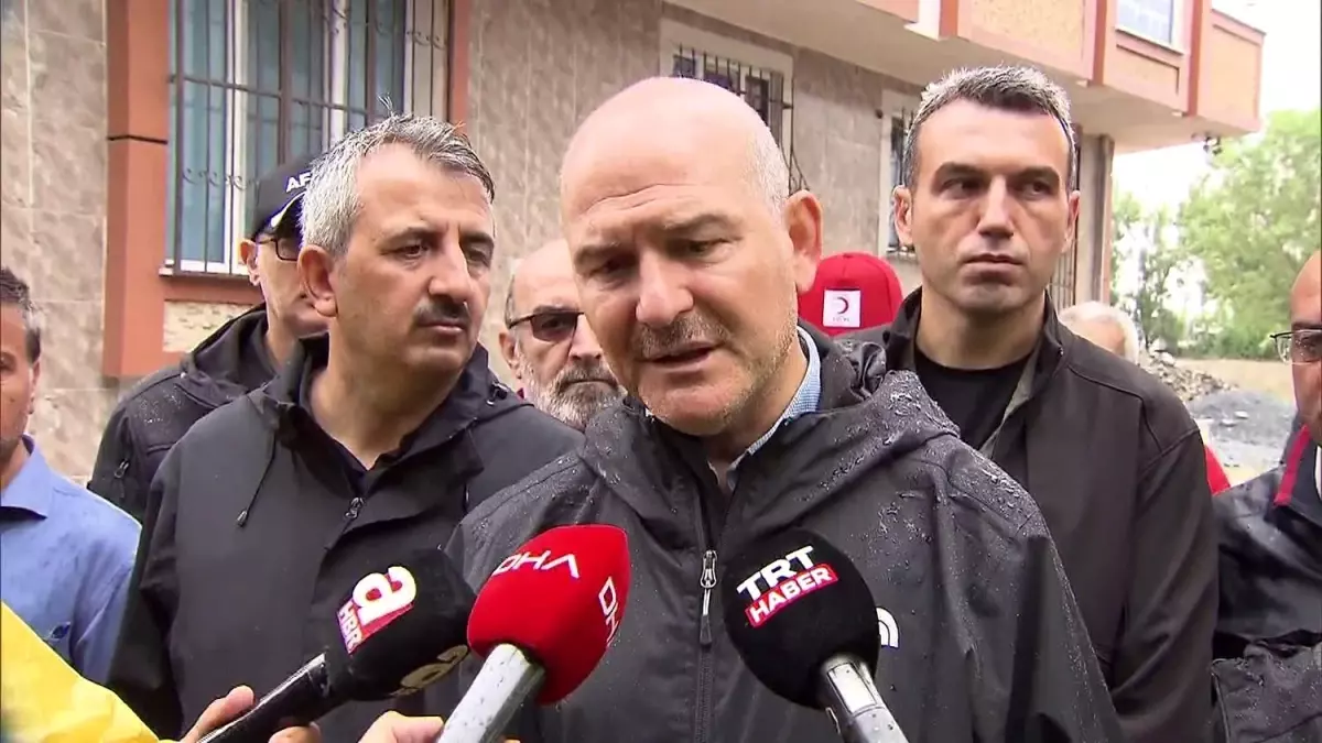 Son dakika haberi | İçişleri Bakanı Soylu, selden etkilenen Esenyurt'ta konuştu