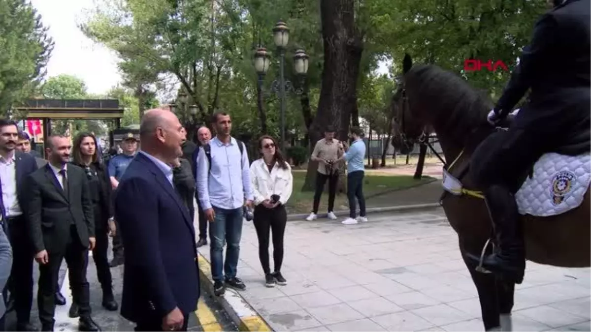 İSTANBUL-BAKAN SOYLU POLİSLERLE BAYRAMLAŞTI \'SİZ DEMOKRASİNİN TEMİNATISINIZ?