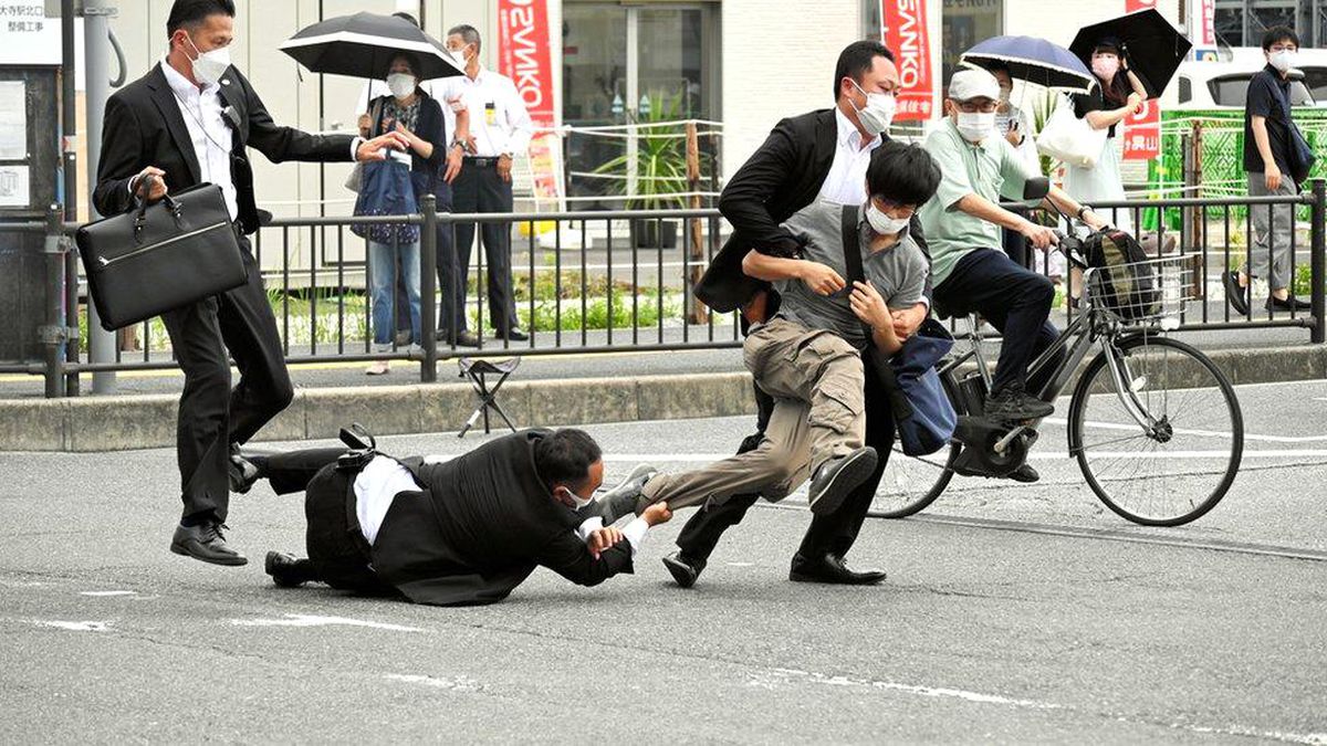 Japon polisi Şinzo Abe\'nin öldürülmesinde güvenlik açığı olduğunu kabul etti.
