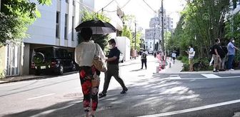 Japonya Başbakanı Abe Şinzo'nun evinin önünde saygı duruşu ve anma etkinliği