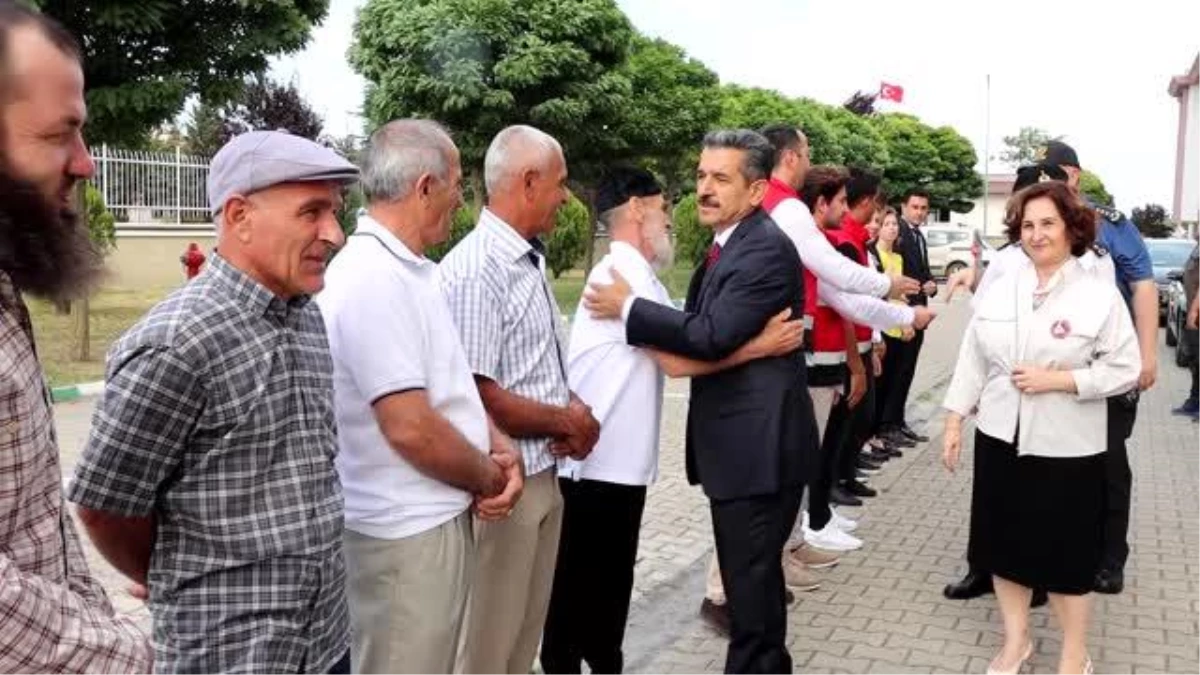 Kırklareli Valisi Birol Ekici, savaş mağdurlarıyla bayramlaştı