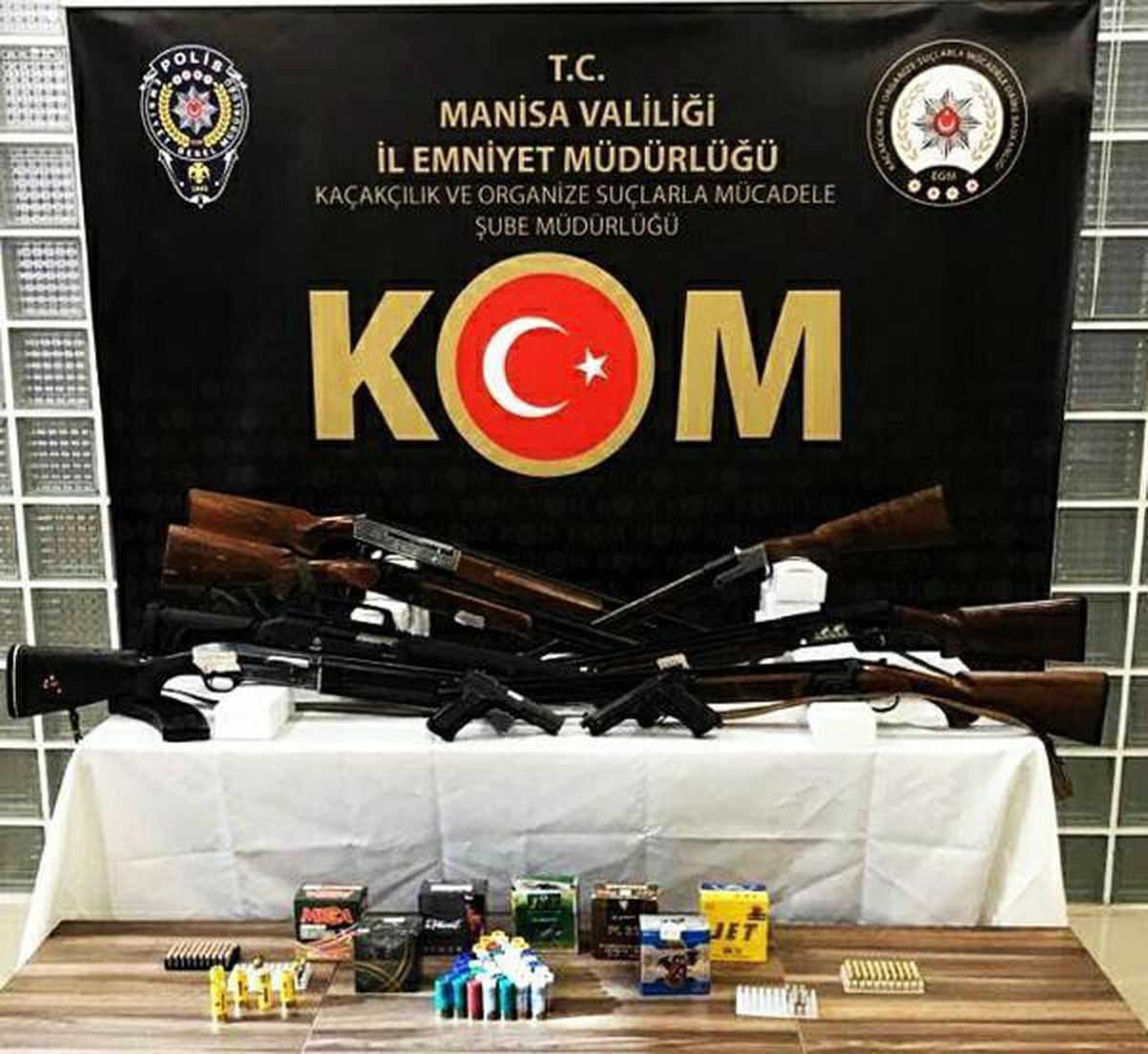 Manisa\'da suç örgütü operasyonunda 11 tutuklama
