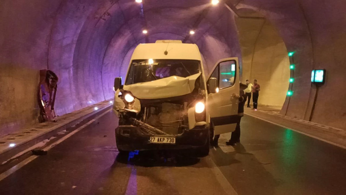 Mersin\'de Boğsak Tüneli\'ndeki zincirleme trafik kazası ulaşımı aksattı