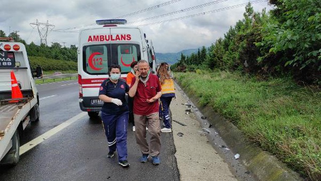 Oto kurtarıcıdan düşen araca, otomobil çarptı: 1 ölü, 4 yaralı Oto kurtarıcıdan düşen araca, otomobil çarptı: 1 ölü, 4 yaralı