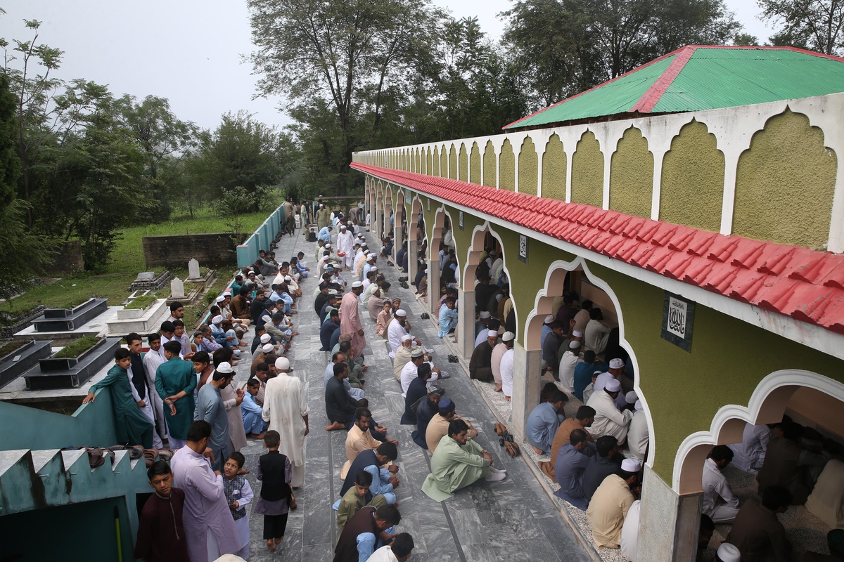 Pakistan\'da Kurban Bayramı namazı kılındı