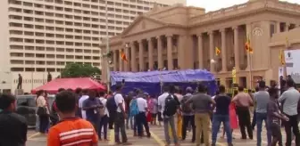 Sri Lanka'da göstericilerin sokakta bekleyişi sürüyor