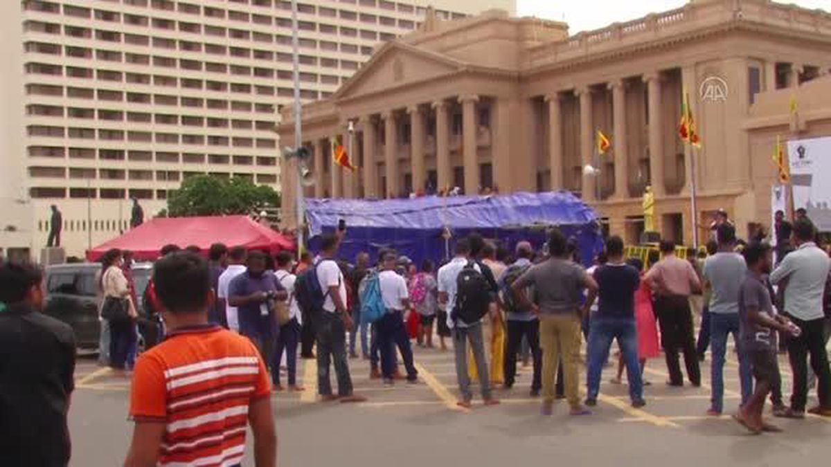 Sri Lanka'da göstericilerin sokakta bekleyişi sürüyor
